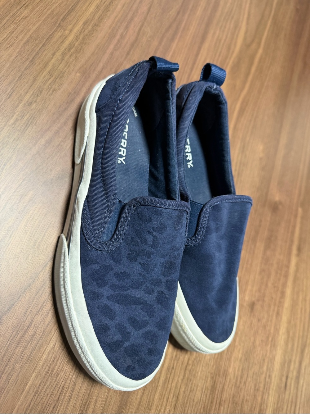 Women Sperry Navy Slip-On Loafers with Cream Sole Size 8 - Picture 2 of 6